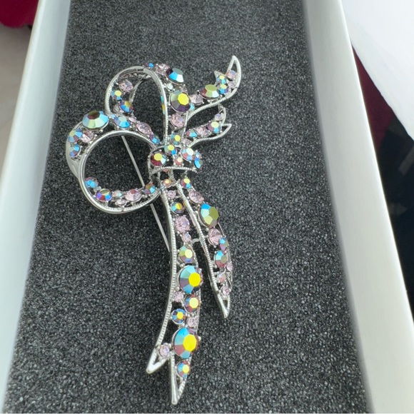 Vintage 4 inch Bow Brooch with Coloured Stones - Picture 9 of 10